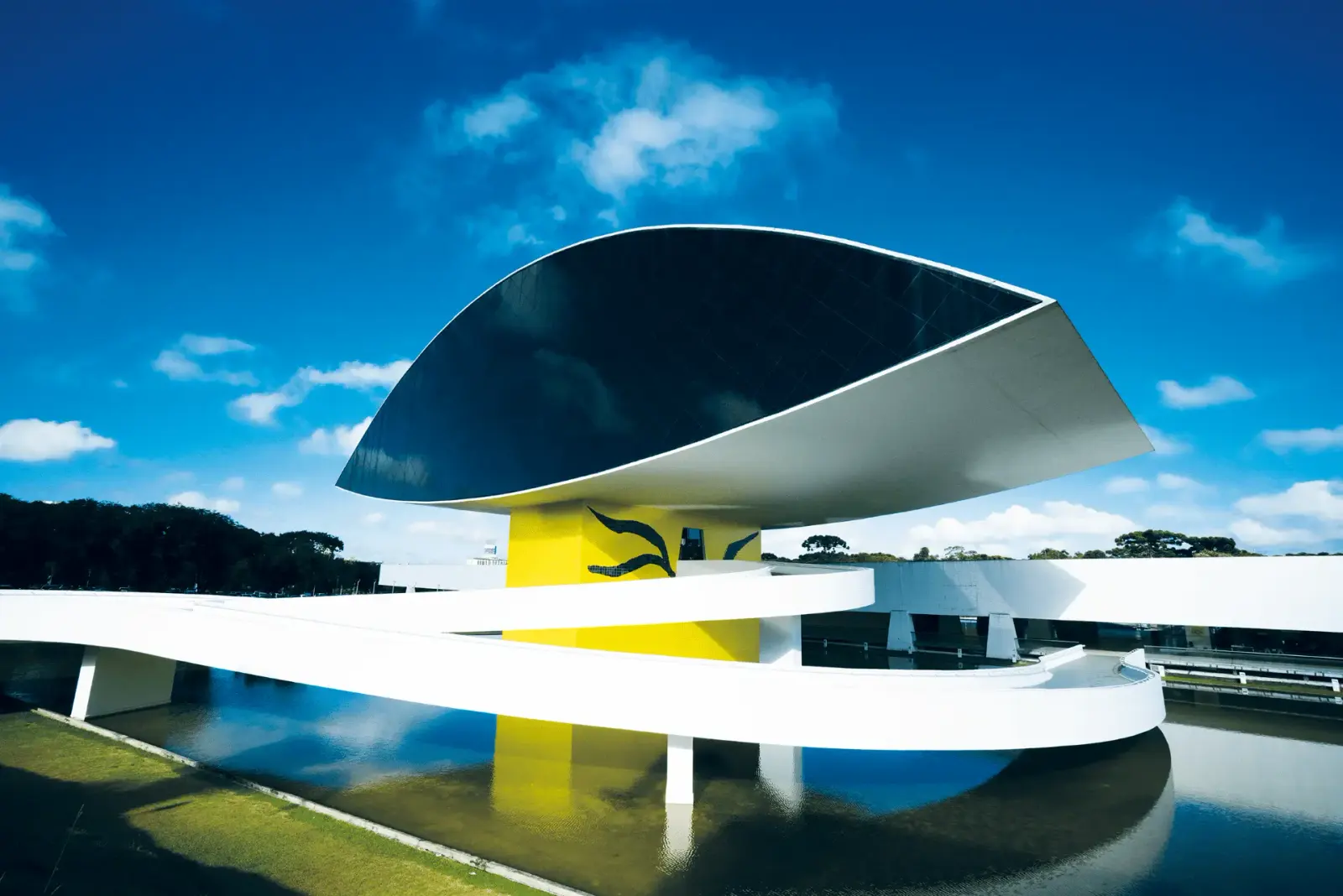 Museu Oscar Niemeyer, obra da CESBE em Curitiba